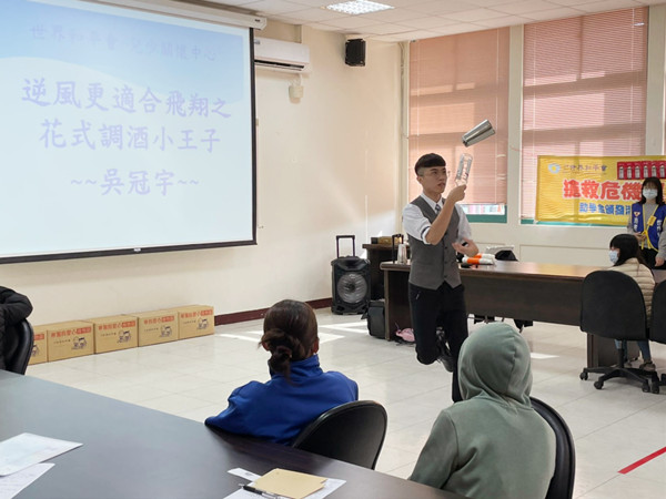 和平會「助學紅包」  貧童安心過好年