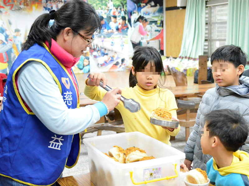 世界和平會搶救受飢兒愛心餐食服務