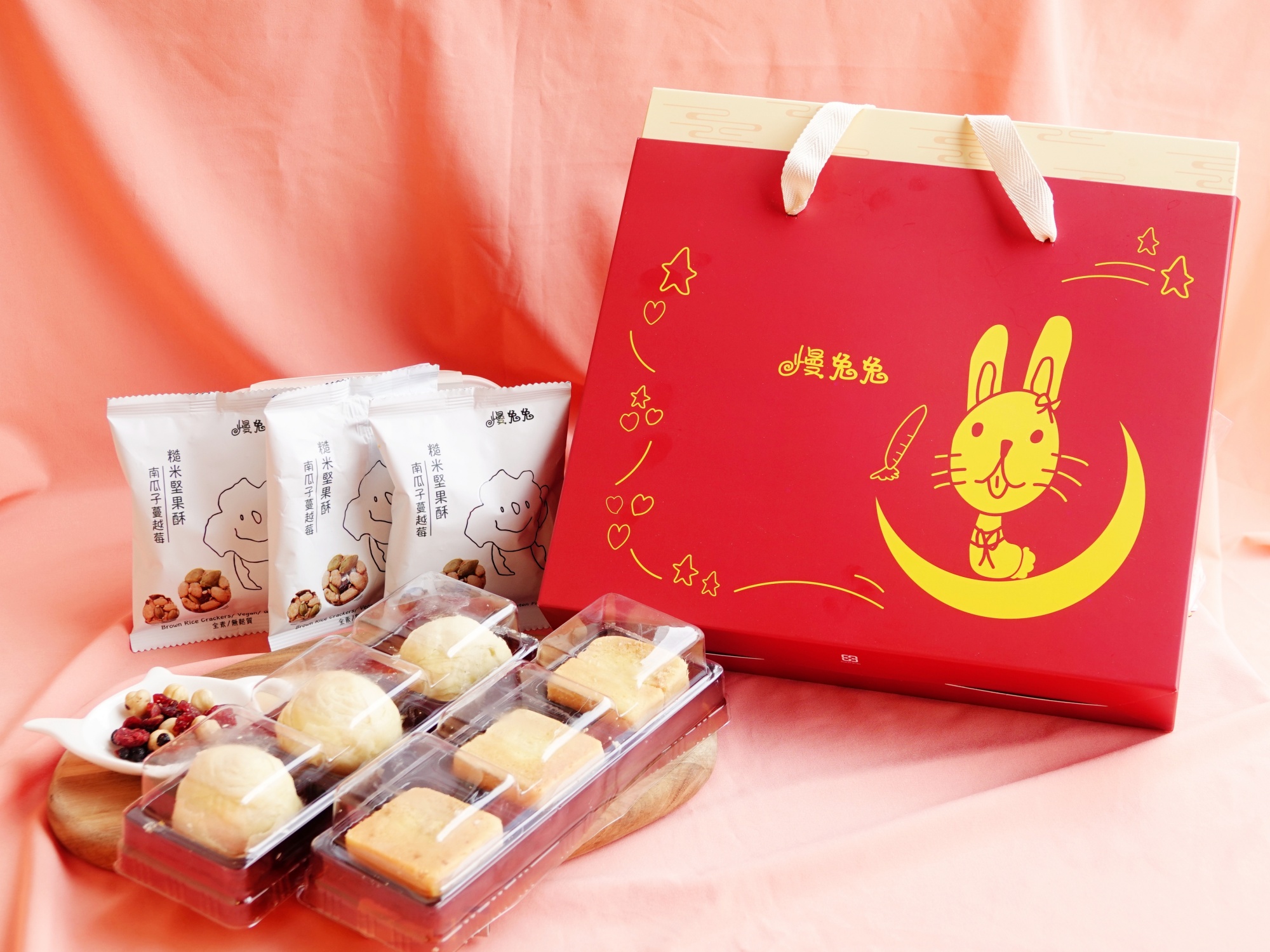 世界和平會X慢兔兔月餅「送月餅到偏鄉」幫助受飢兒與立達院生,一份愛心,雙份感動。