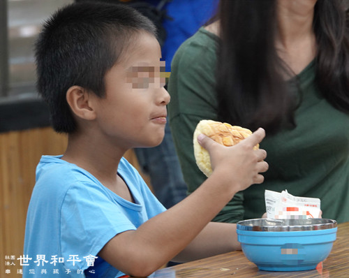 世界和平會貧弱家庭兒童營養餐食服務